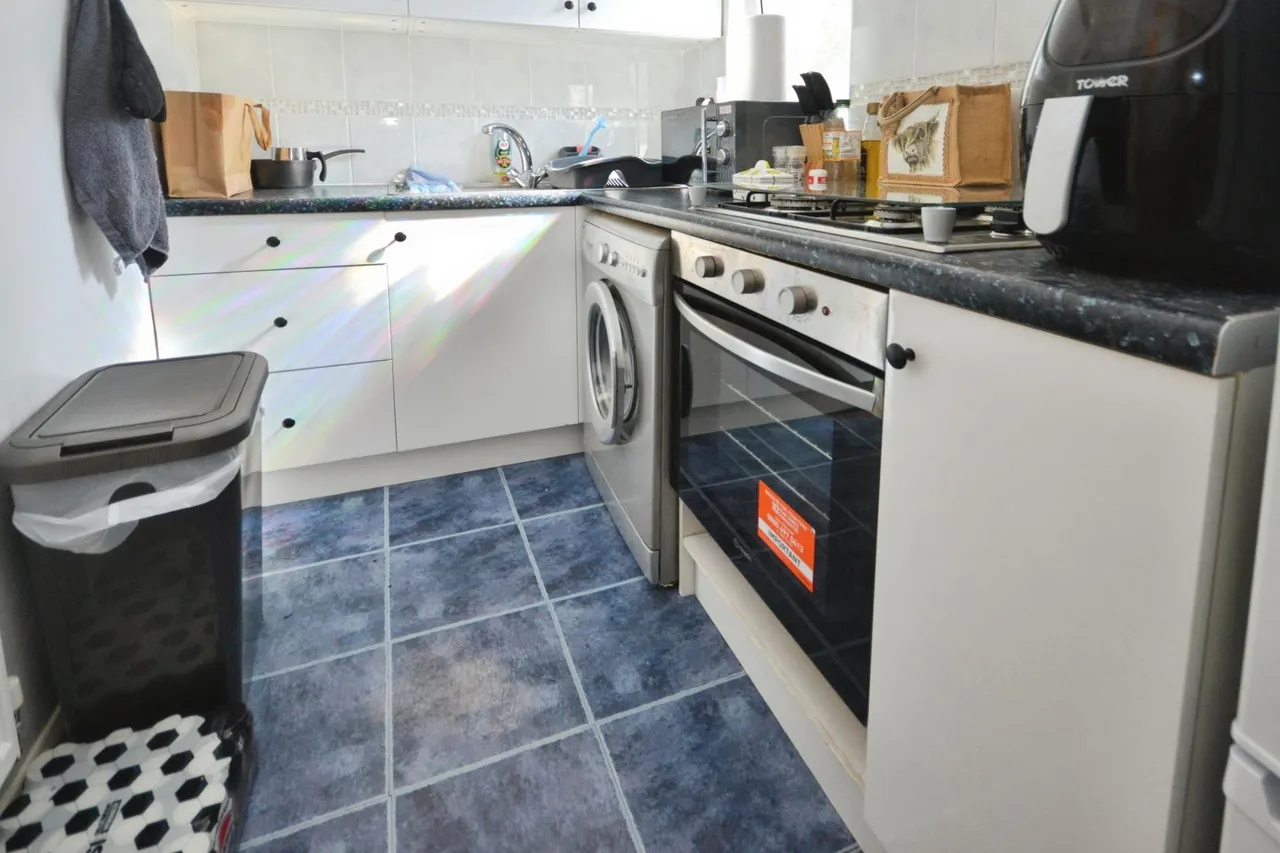 Swallowtail Road, Horsham, RH12, photo 9