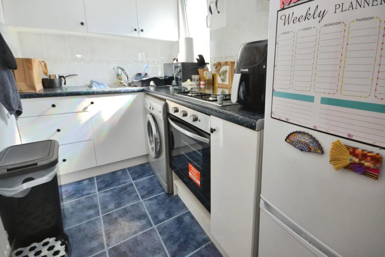 Swallowtail Road, Horsham, RH12, photo 5