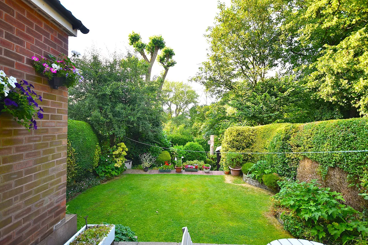 Brynton Close, Macclesfield, photo 17