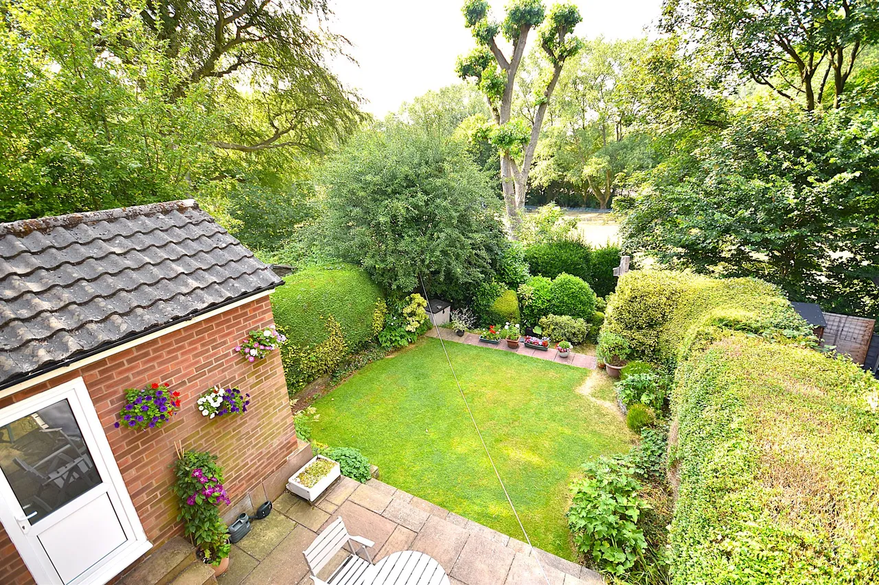 Brynton Close, Macclesfield, photo 18