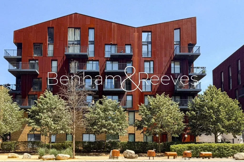 3 bed flat to rent, Whiting Way, Surrey Quays, SE16