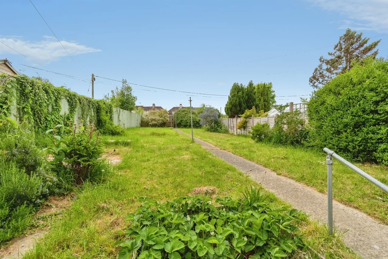 London Road, Chippenham, SN15, photo 15