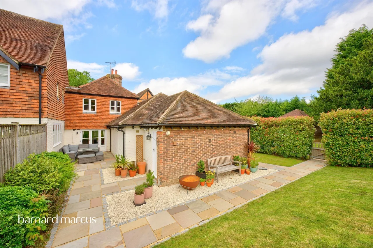 Kings Arms Court, Ockley, RH5, photo 15