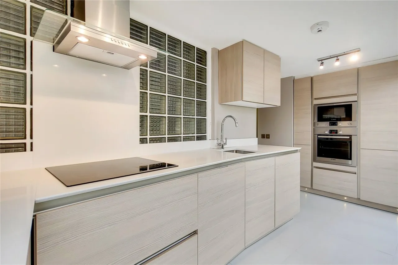 3 bed flat to rent, Boydell Court, St Johns Wood Park