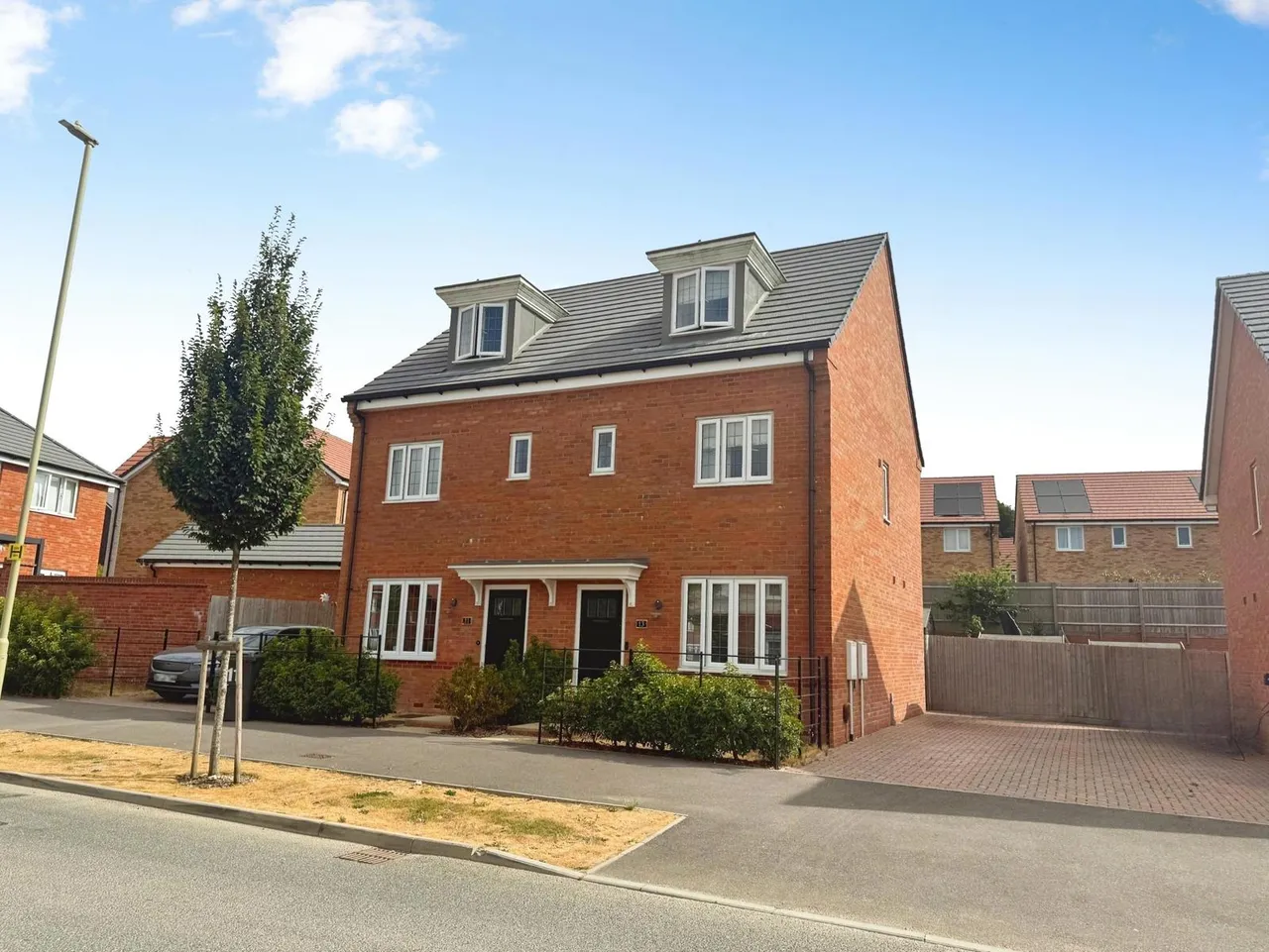 3 bed house for sale — Greenkeepers Avenue, Basingstoke, Hampshire, RG23 7PZ