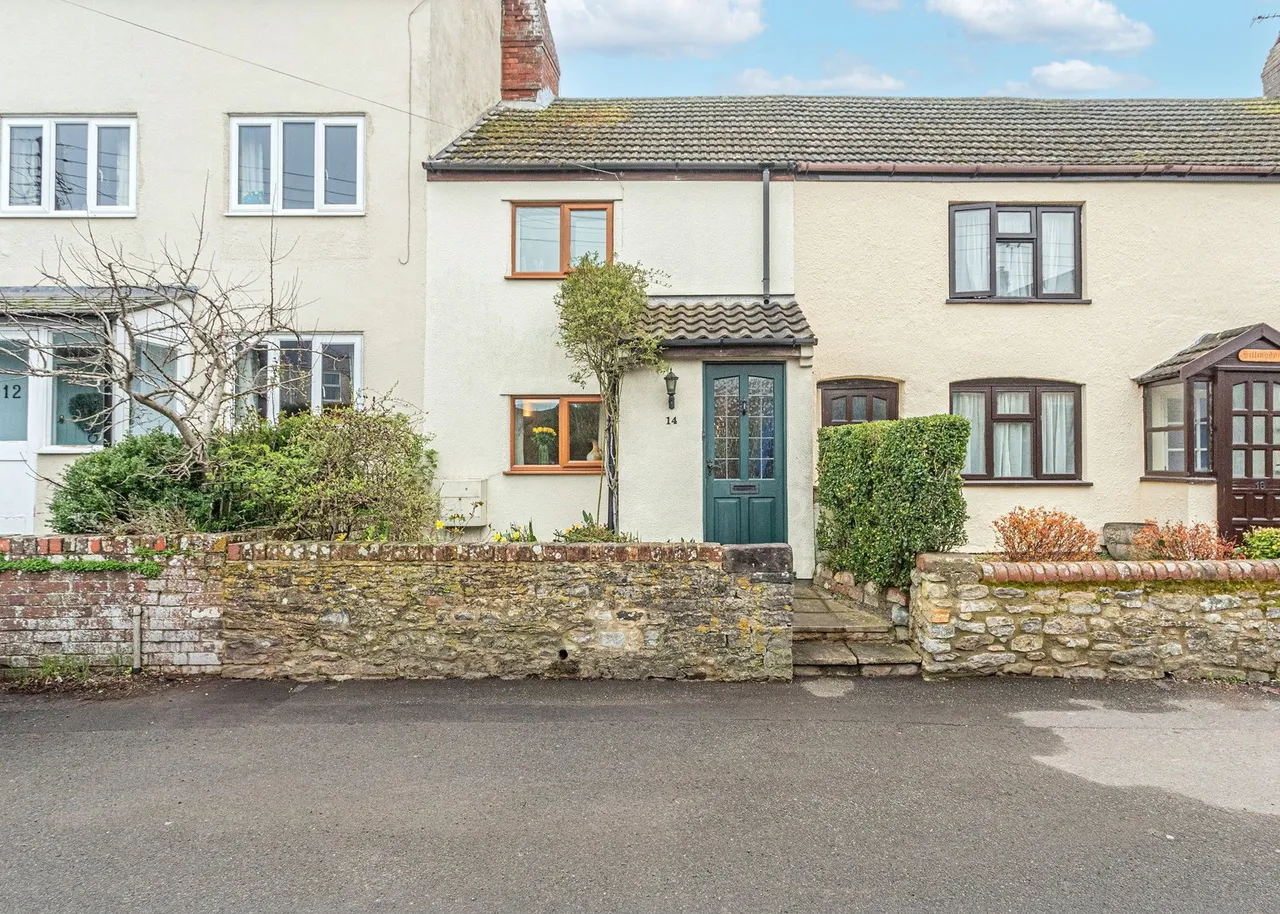2 bed house for sale, Hillesley Road, Kingswood