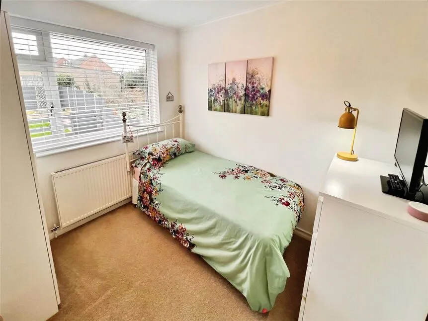 Brackenwood Road, Burton-on-Trent, Staffordshire, DE15, photo 12