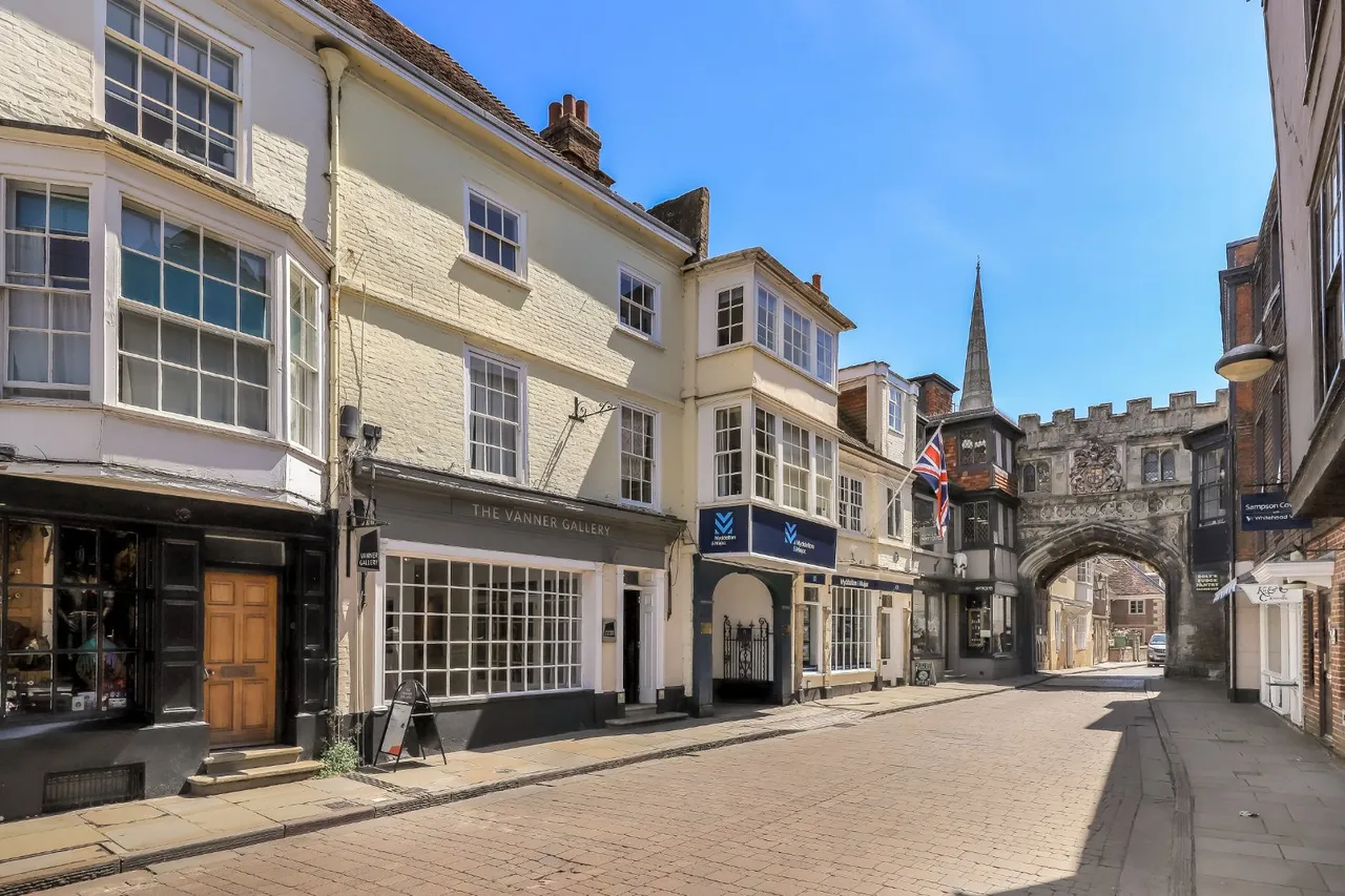 High Street, Salisbury, Wiltshire, SP1 2PB, photo 2
