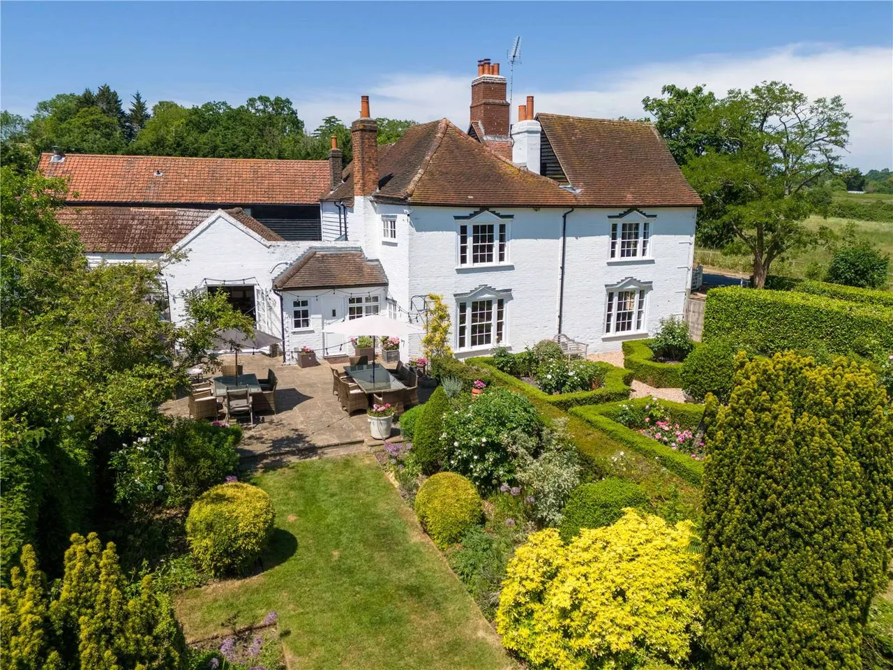 5 bed house for sale — Lippitts Hill, High Beech, Loughton, Essex, IG10 4AL