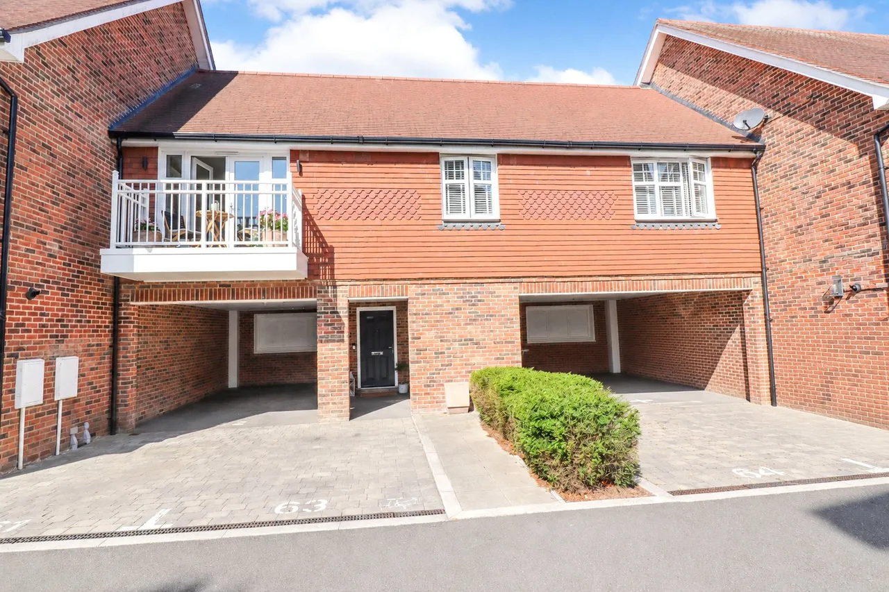 2 bed flat for sale — Red Cedar Avenue, Fleet, Hampshire, GU51 3HB