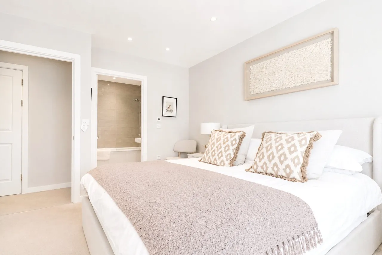 Red Cedar Avenue, Fleet, Hampshire, GU51 3HB, photo 3