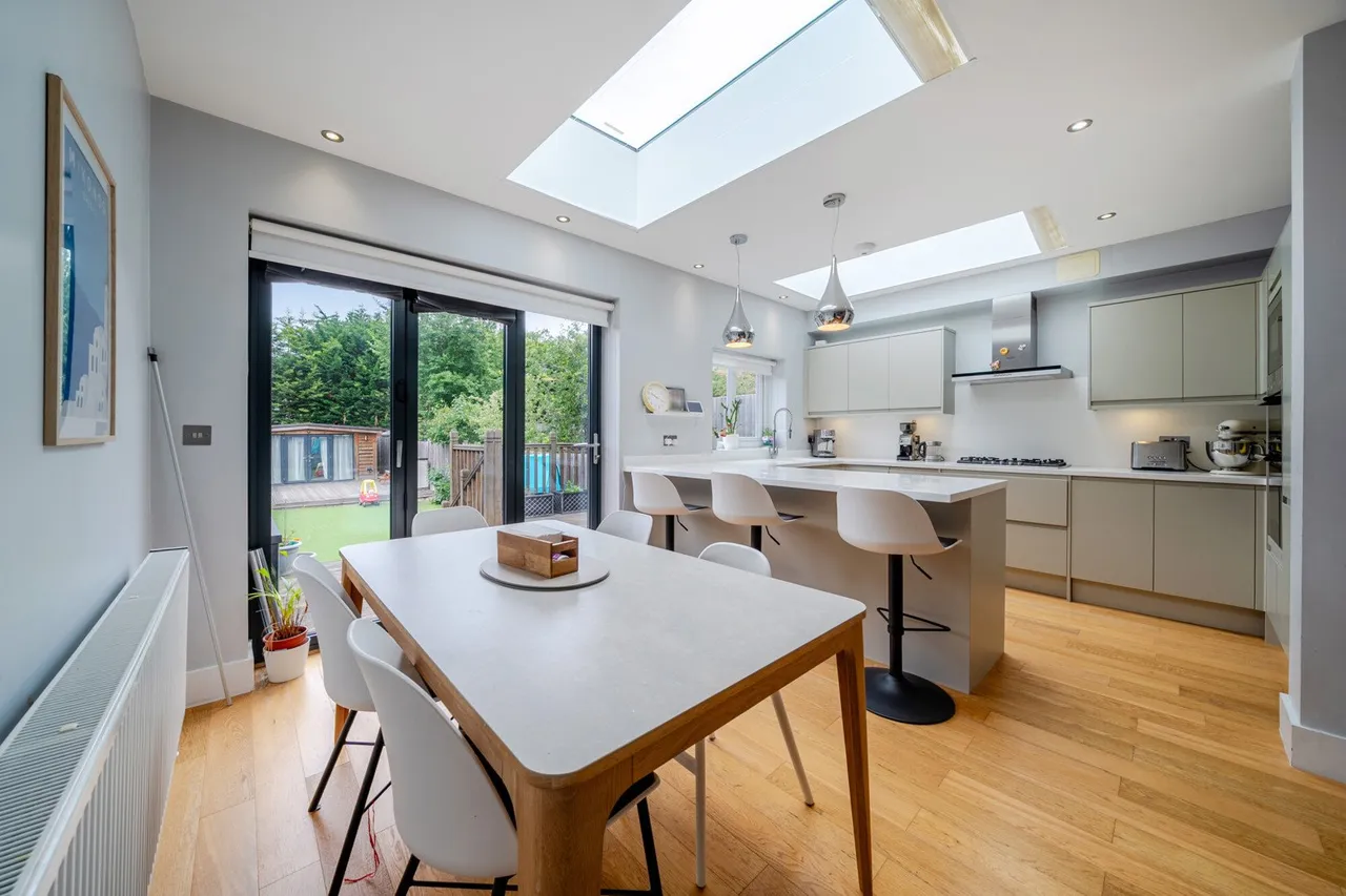 4 bed house for sale — Forde Avenue, BR1