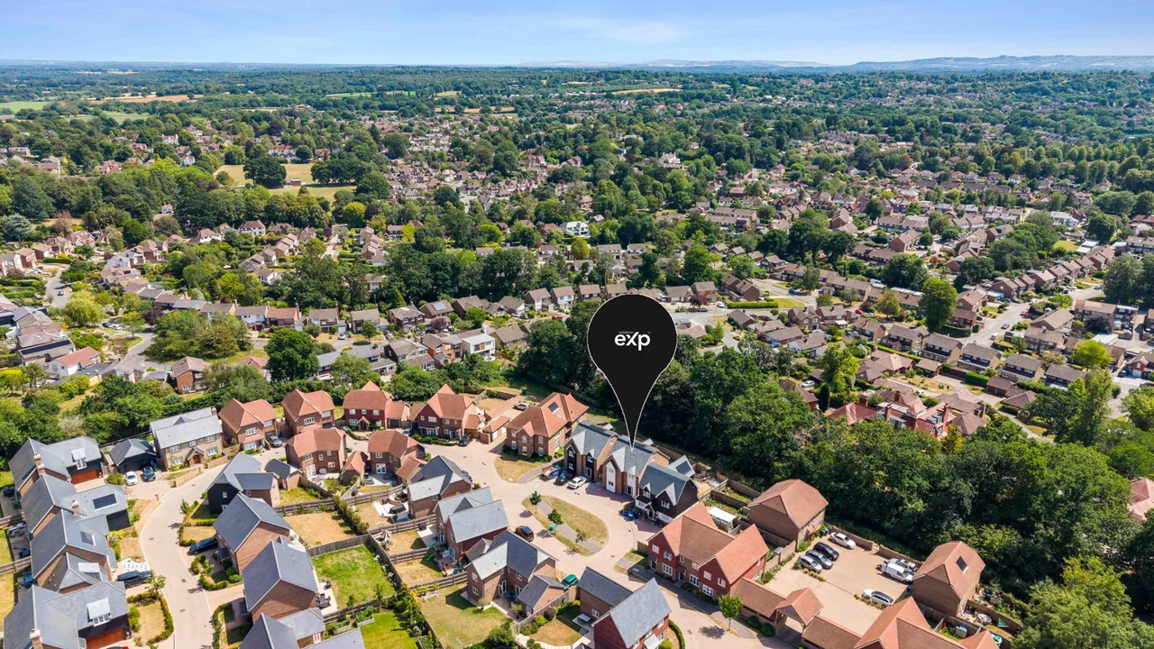Town Wood Close, Lindfield, RH16, photo 30