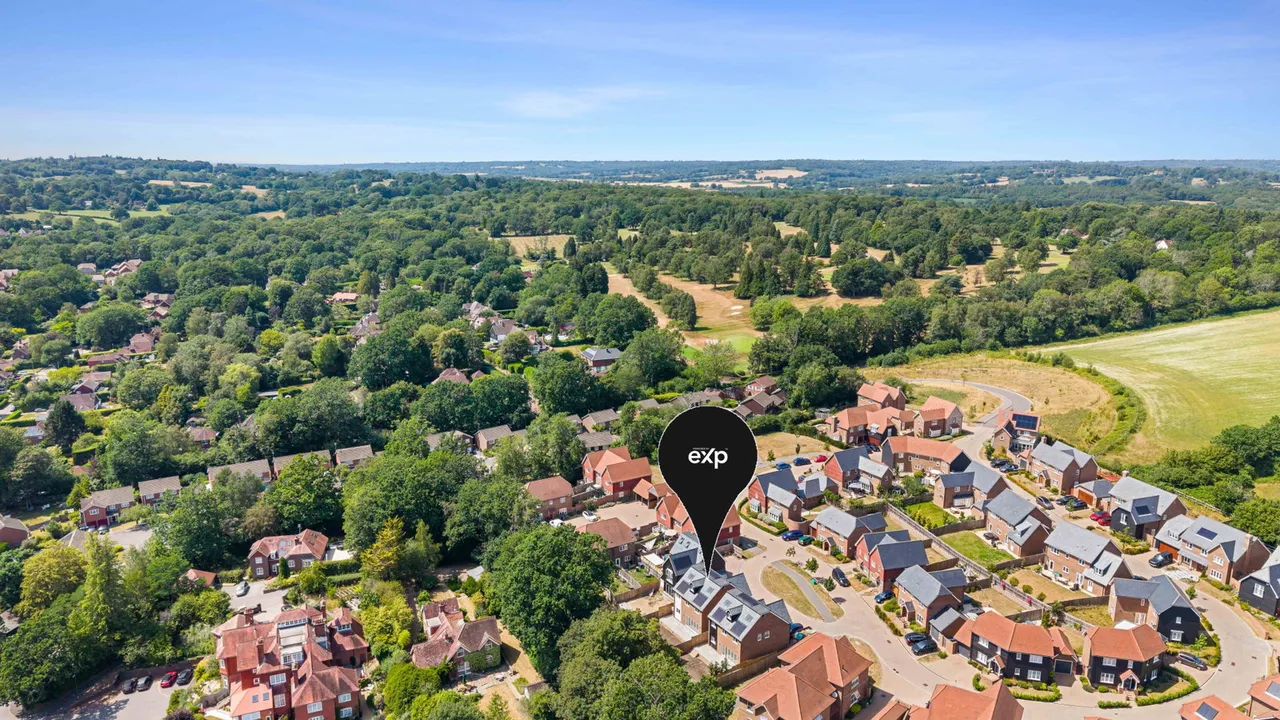 Town Wood Close, Lindfield, RH16, photo 2