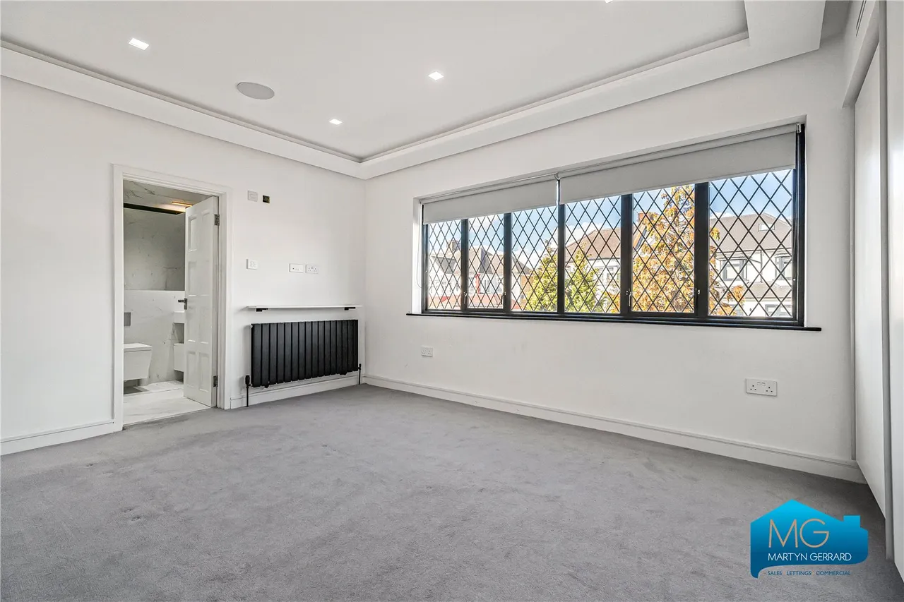 Forestdale, London, N14, photo 25