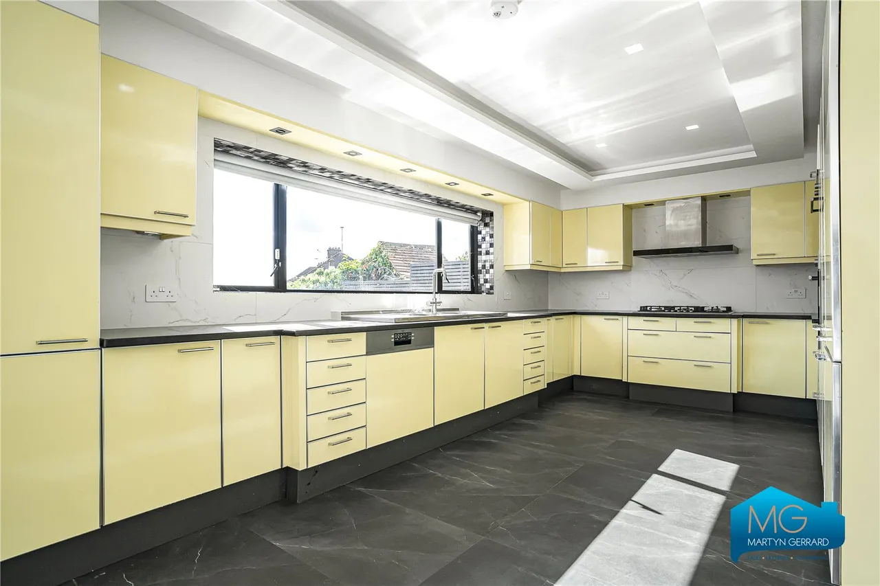 Forestdale, London, N14, photo 8