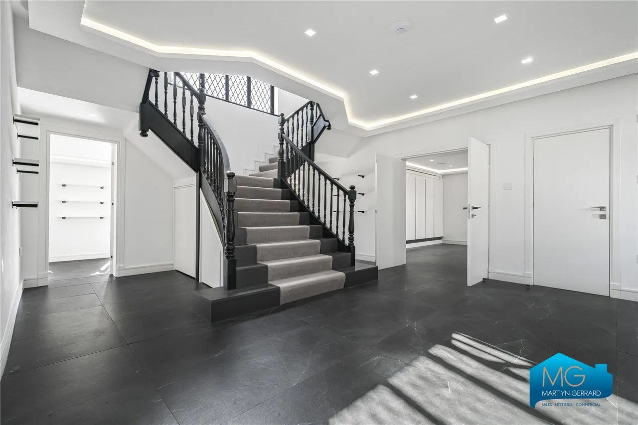 Forestdale, London, N14, photo 54