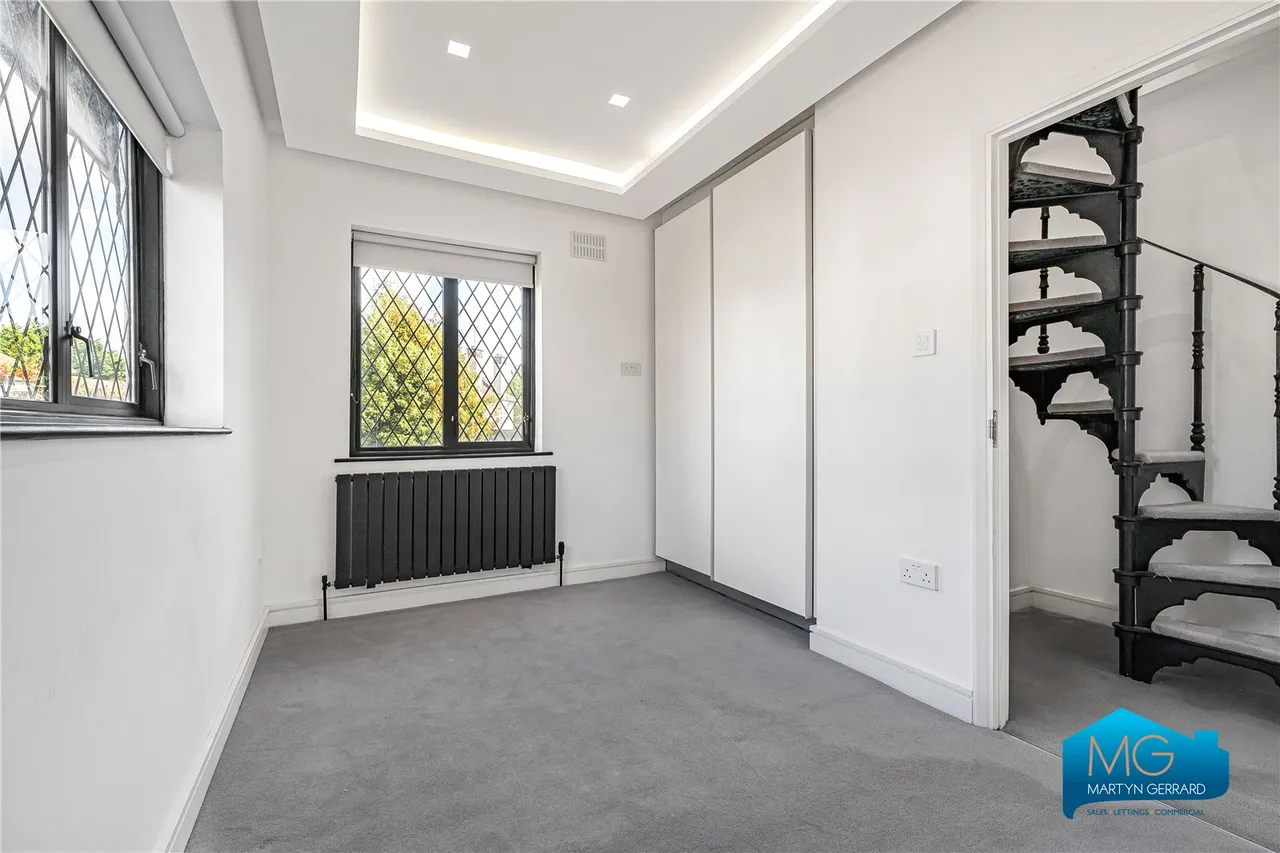 Forestdale, London, N14, photo 24