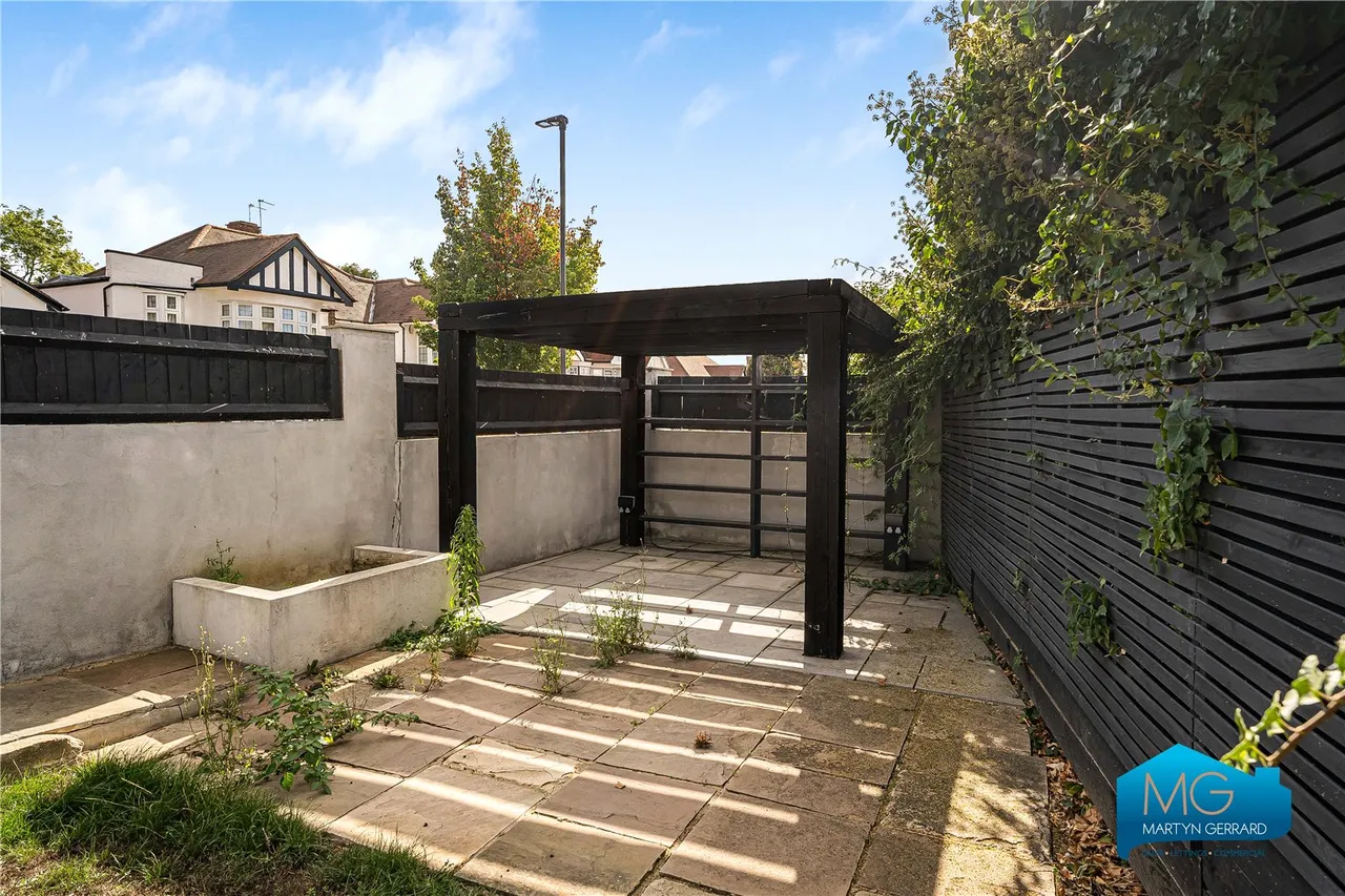 Forestdale, London, N14, photo 14