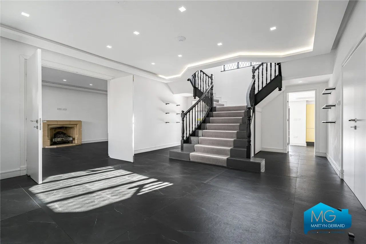 Forestdale, London, N14, photo 49