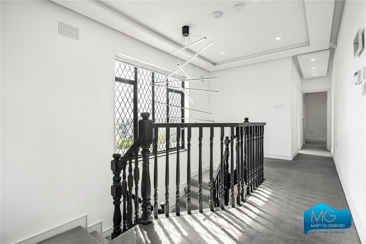 Forestdale, London, N14, photo 22
