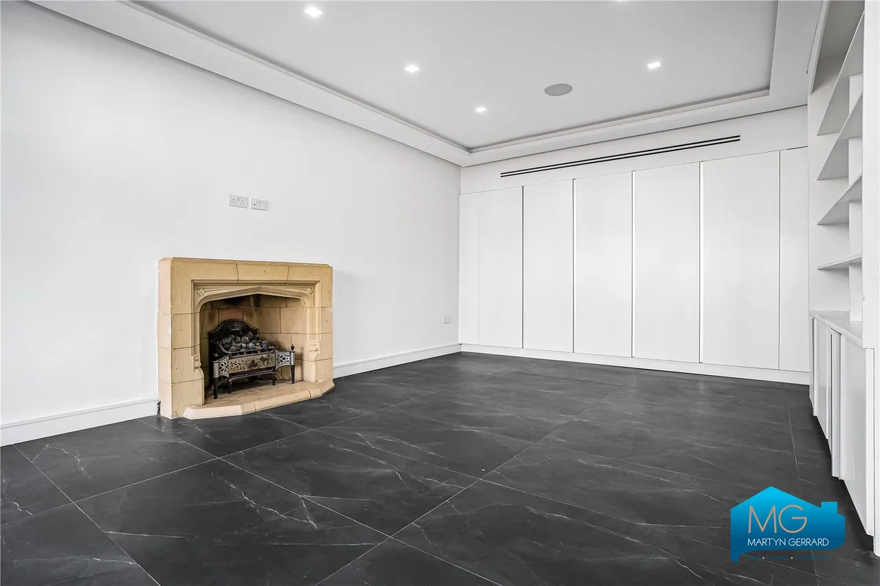 Forestdale, London, N14, photo 9