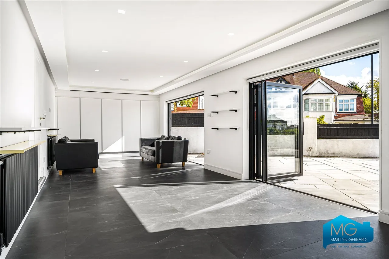Forestdale, London, N14, photo 3
