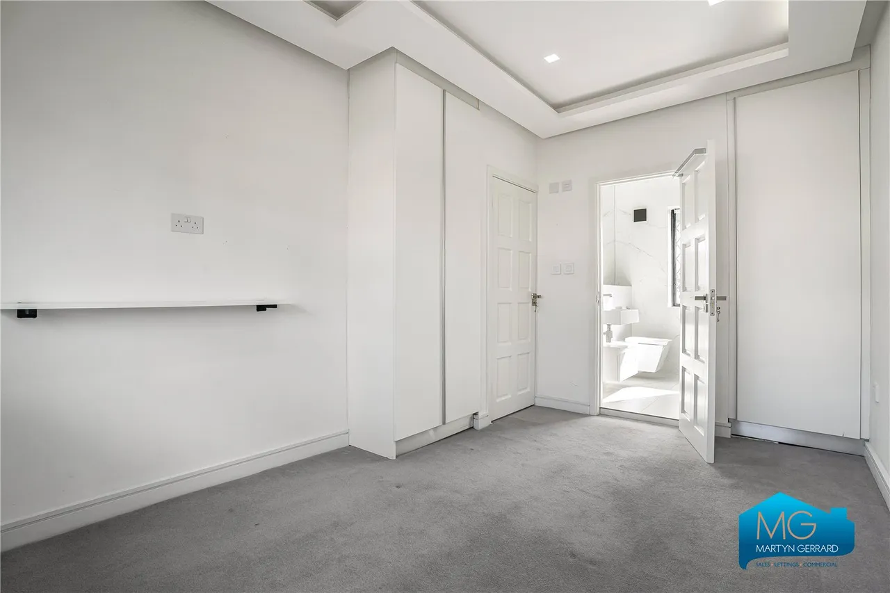 Forestdale, London, N14, photo 32