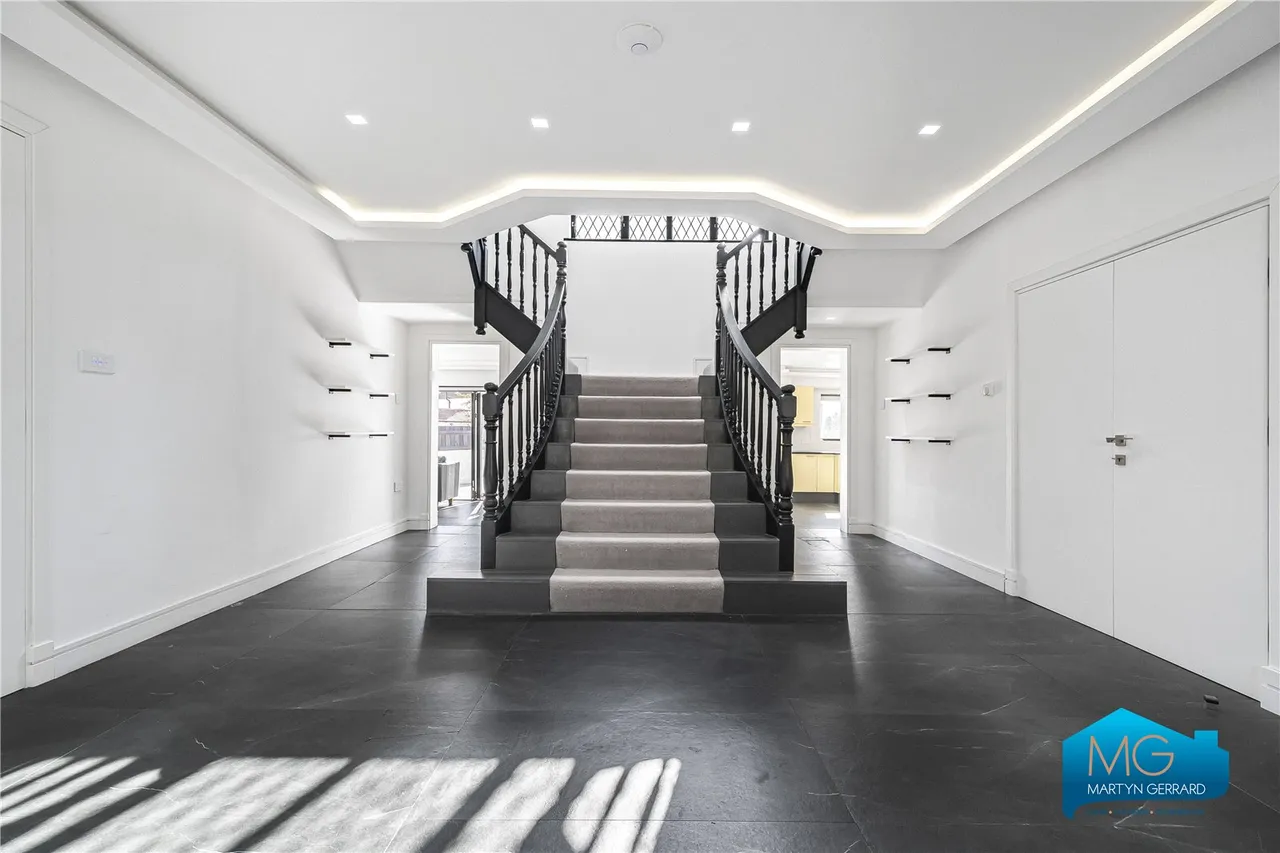 Forestdale, London, N14, photo 53