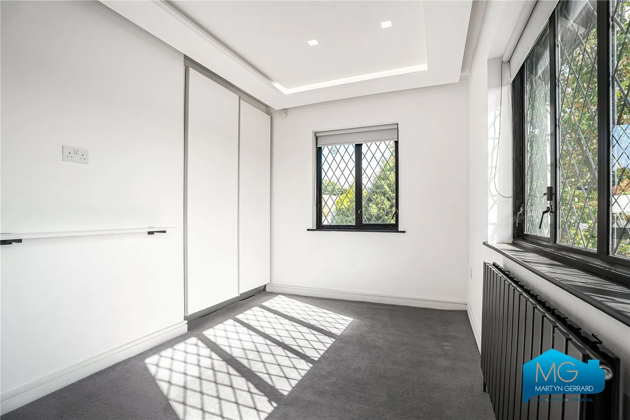 Forestdale, London, N14, photo 20