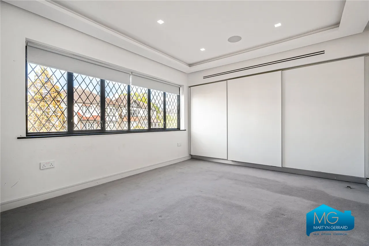 Forestdale, London, N14, photo 26