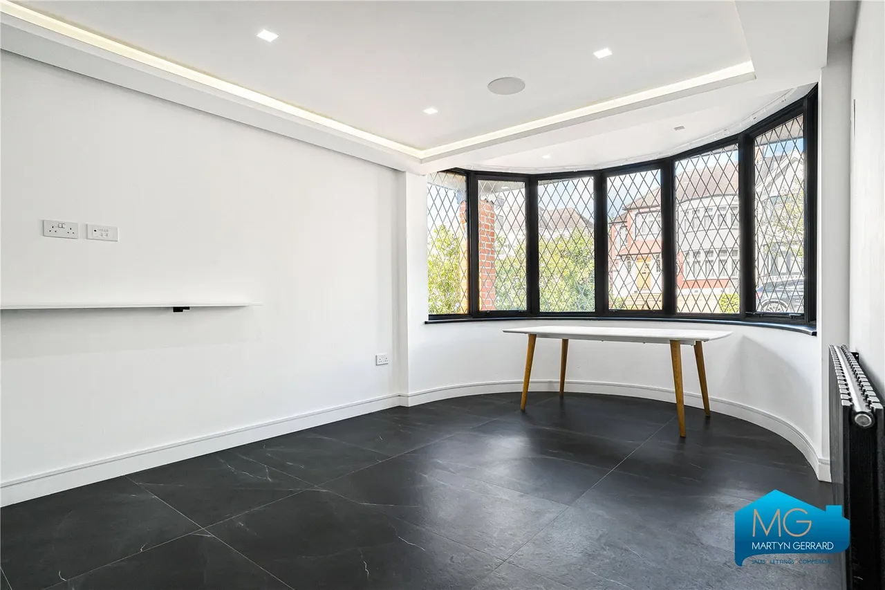 Forestdale, London, N14, photo 48