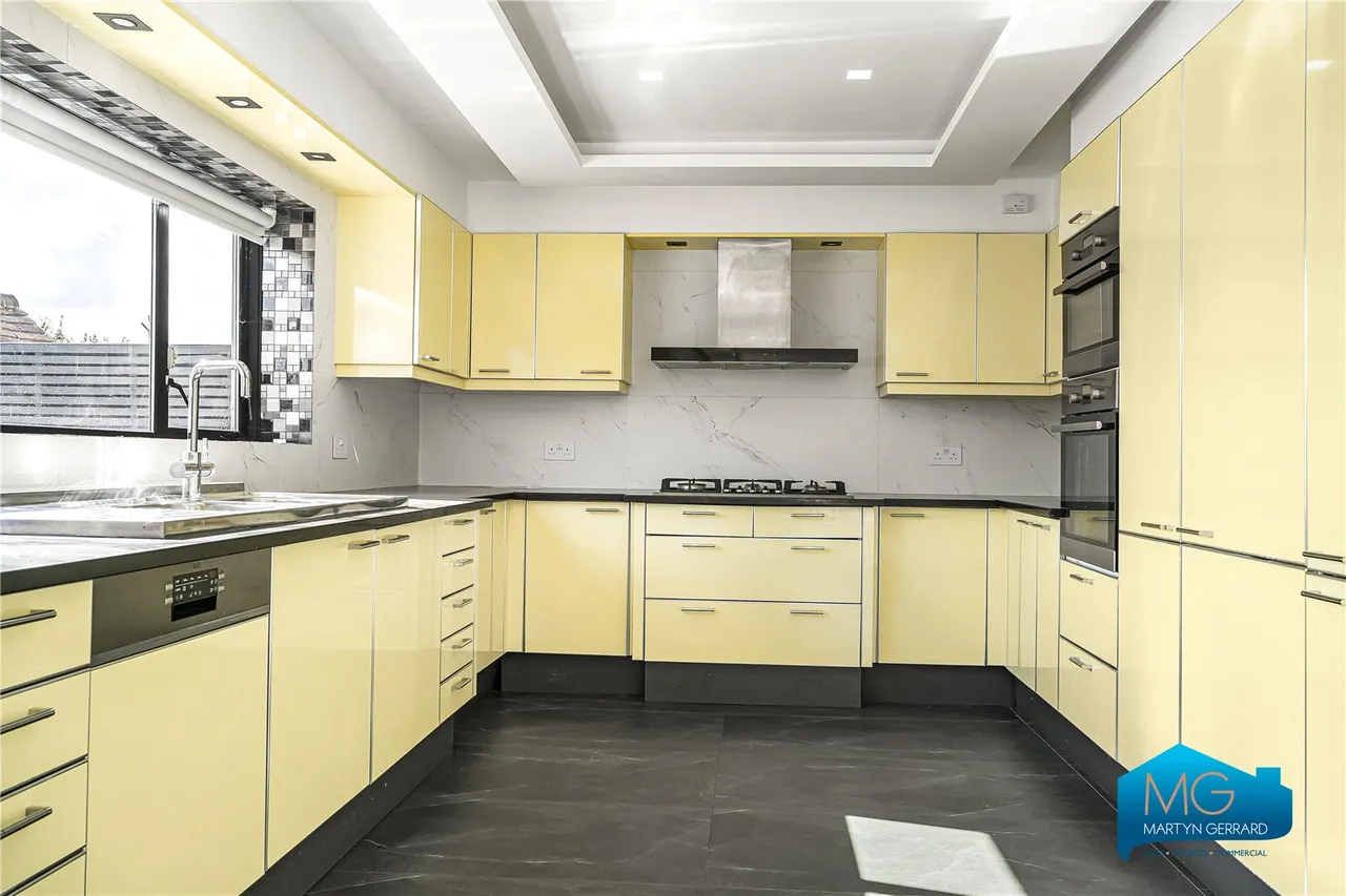 Forestdale, London, N14, photo 6