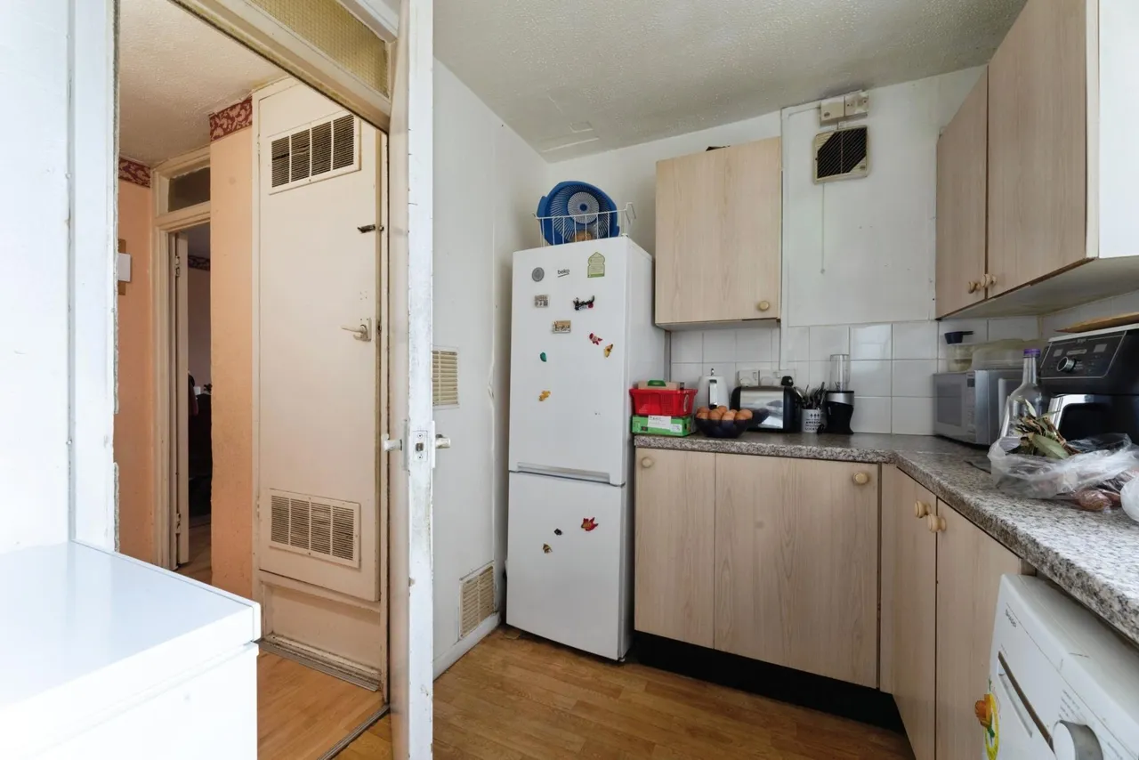 Grantham Road, London, E12, photo 8