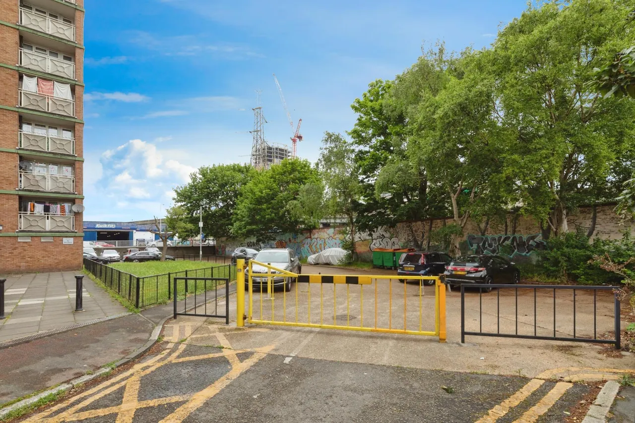 Grantham Road, London, E12, photo 16