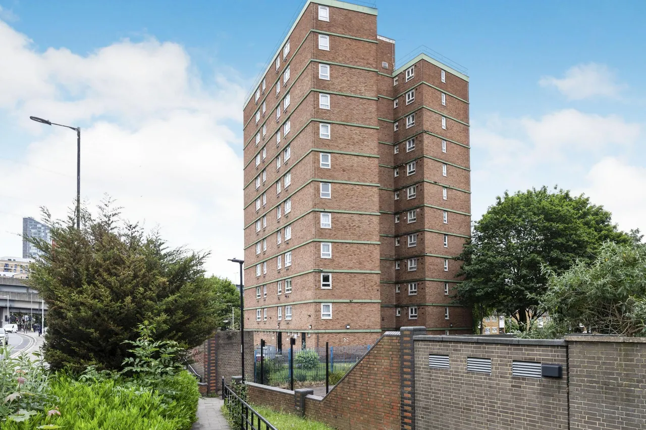 Grantham Road, London, E12, photo 15