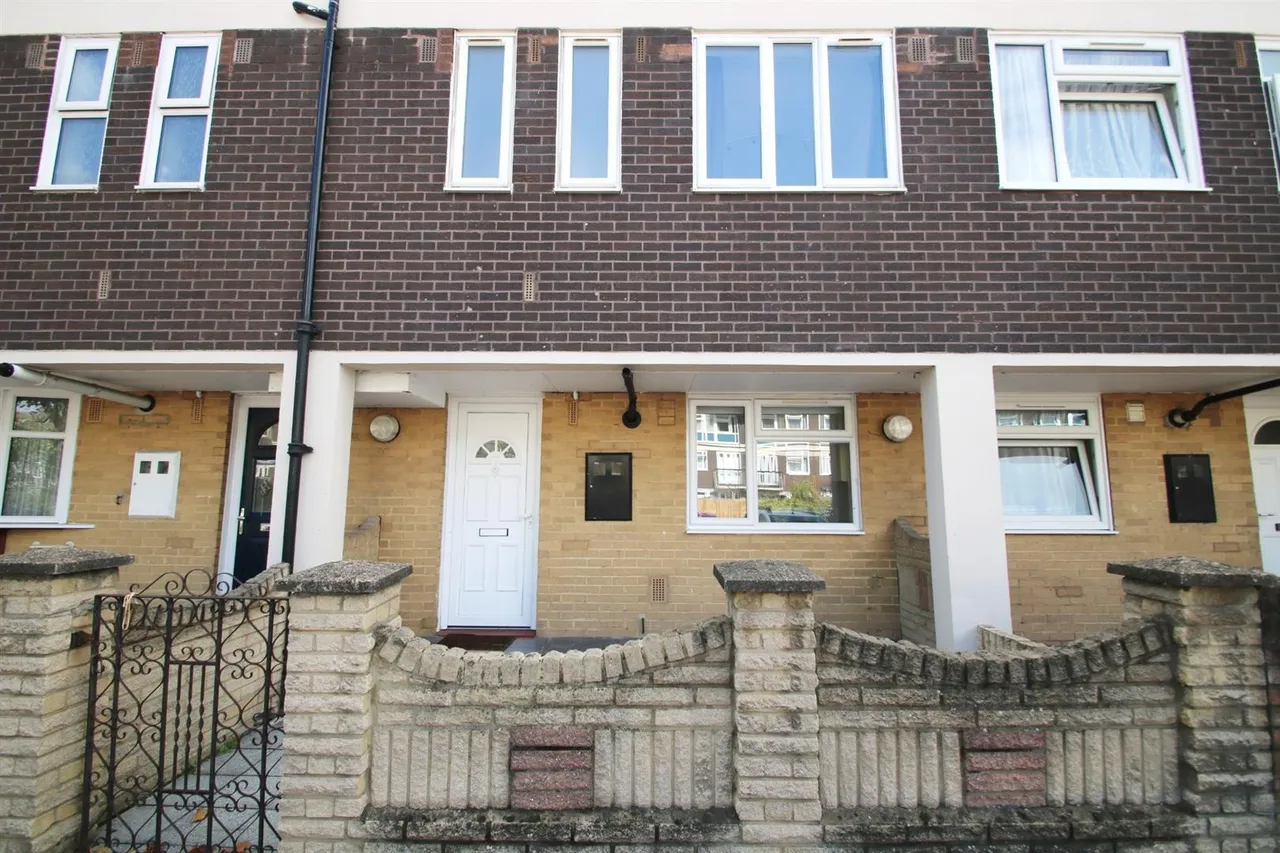 3 bed flat to rent — Whitton Walk, Addlington Road, Bow, E3