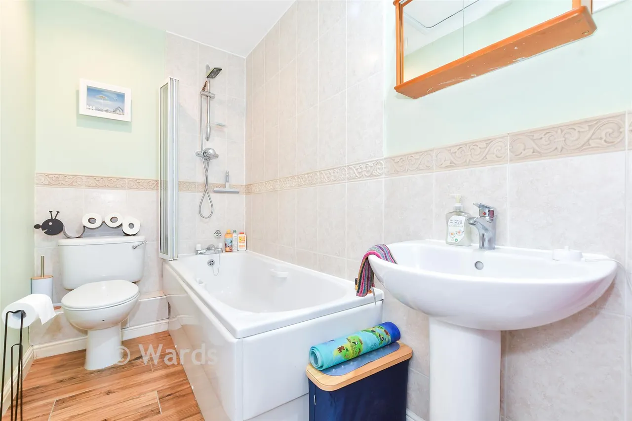 Lacock Gardens, Maidstone, ME15, photo 16