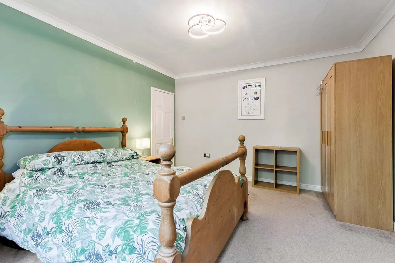 Selby Road, Garforth, photo 11