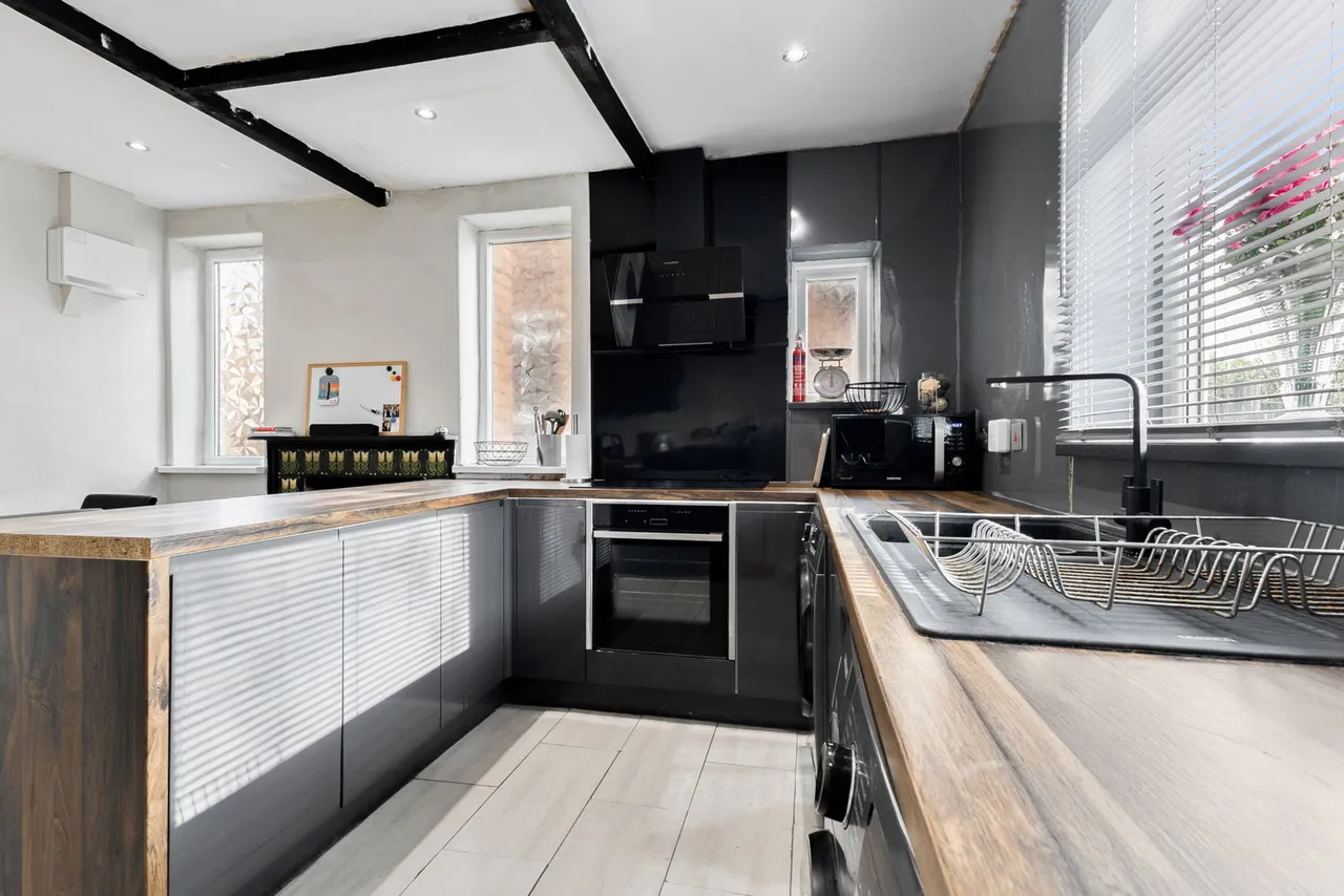 Selby Road, Garforth, photo 6