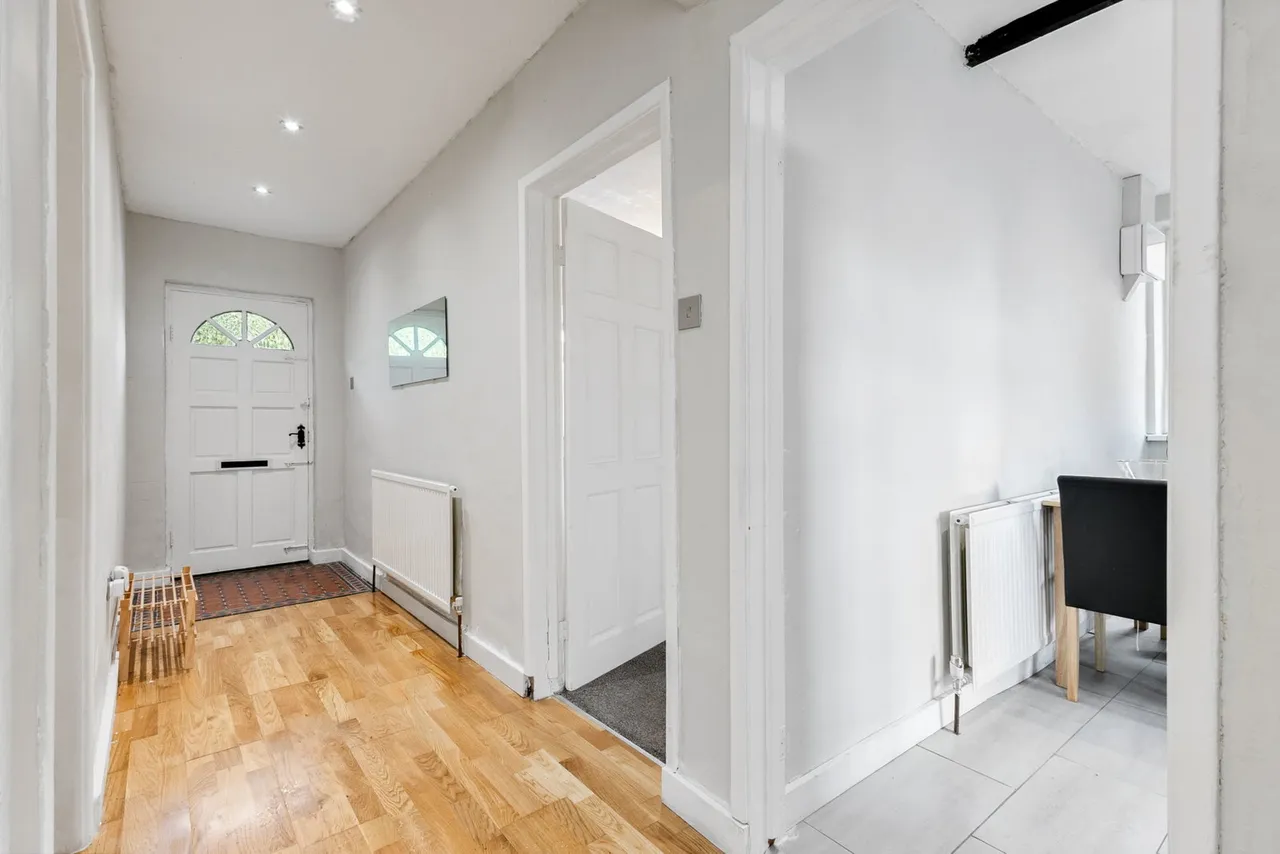 Selby Road, Garforth, photo 9