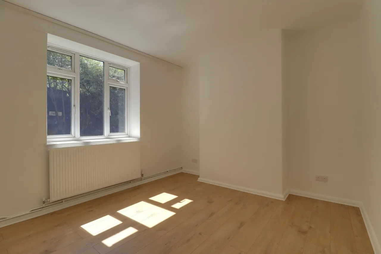 Jebb Avenue, London, SW2, photo 4