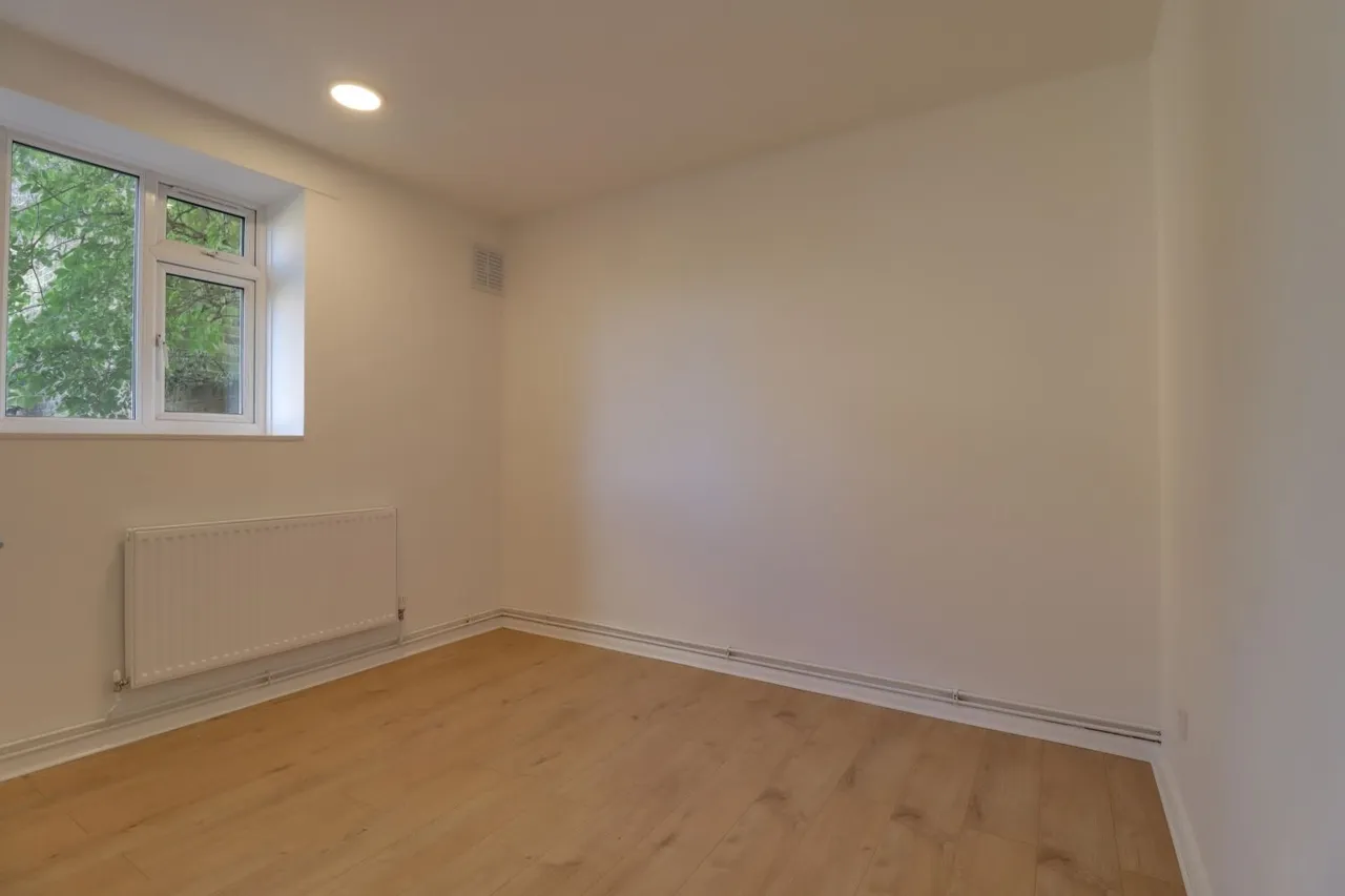 Jebb Avenue, London, SW2, photo 2