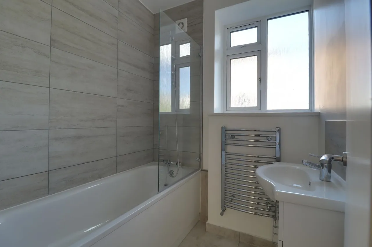 Jebb Avenue, London, SW2, photo 9