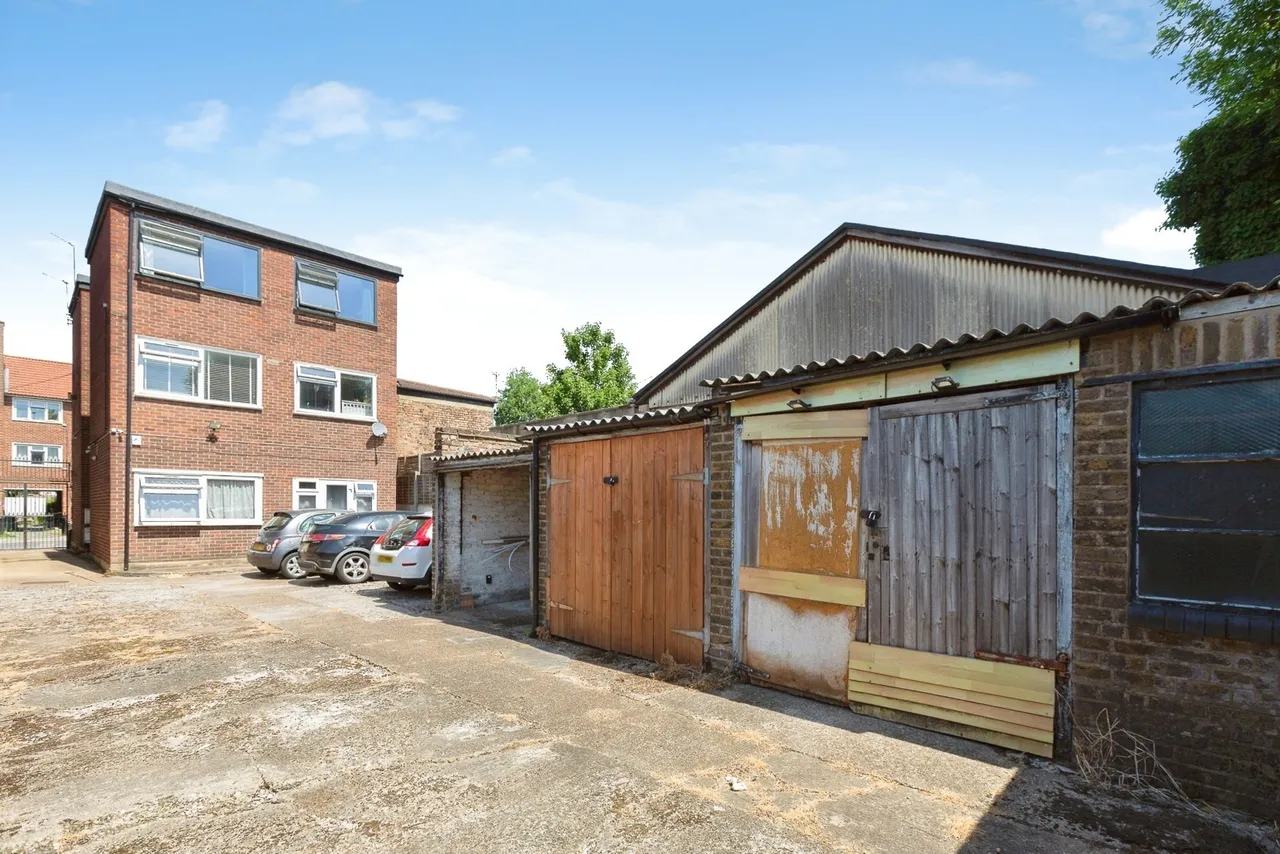 Chestnut Avenue North, Walthamstow, E17, photo 15