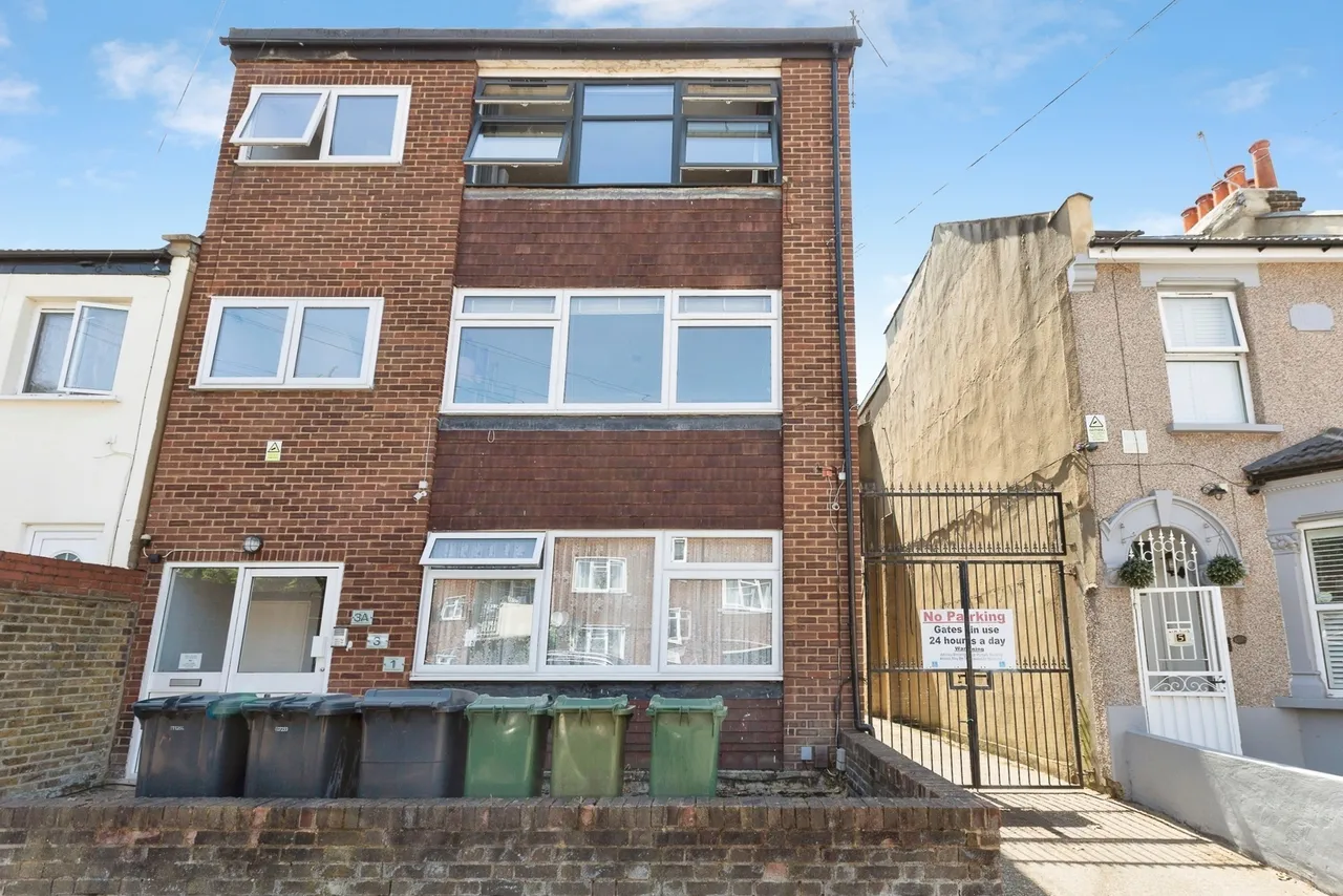 2 bed flat for sale — Chestnut Avenue North, Walthamstow, E17