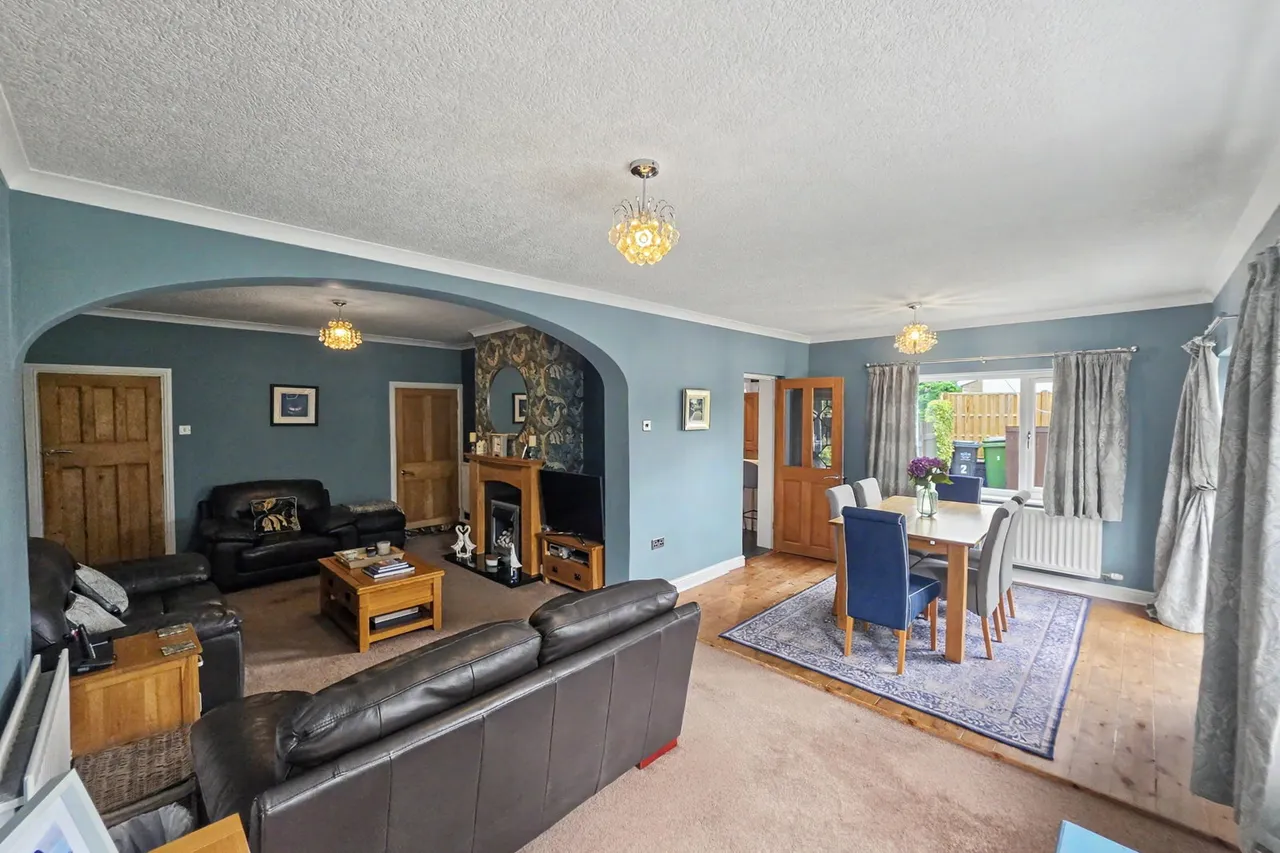 3 bed house for sale, School View, Parsonby