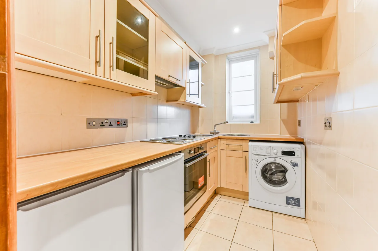 15 Sherborne Court, Elmers End Road, London, photo 4