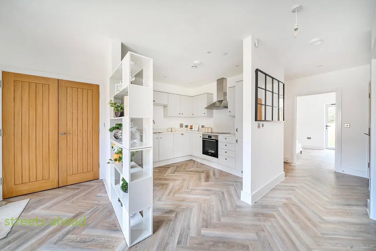 Fairoak Close, Kenley, CR8, photo 5