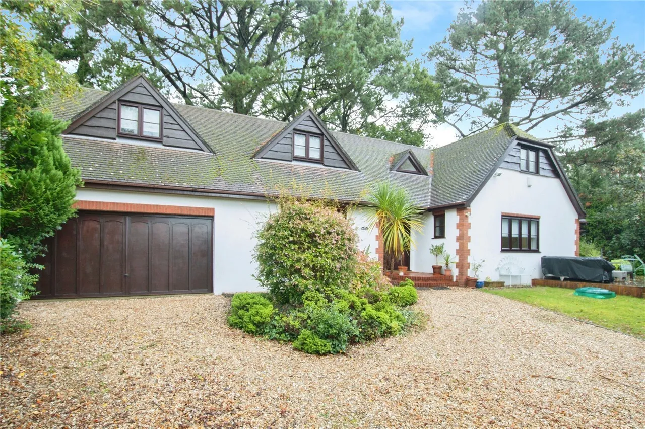 Whincroft Drive, Ferndown, BH22, photo 2